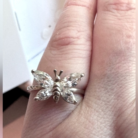 π¦ Dazzling Vintage Sterling Silver Butterfly Ring β Marquise-Cut Sparkle! β¨π - Picture 6 of 16